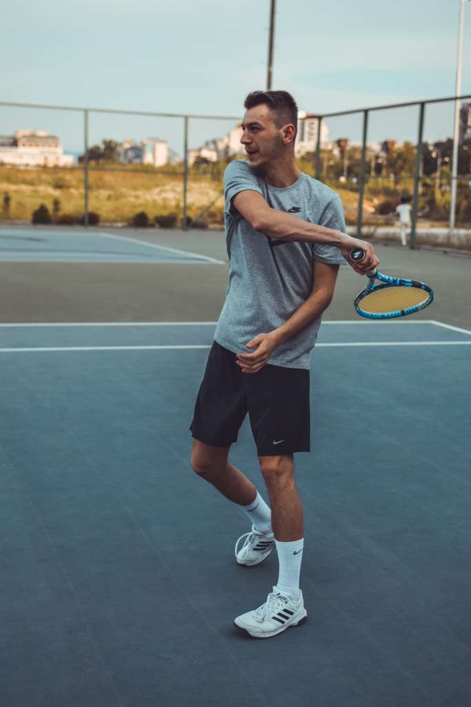 jugador tenis tendinitis hombro